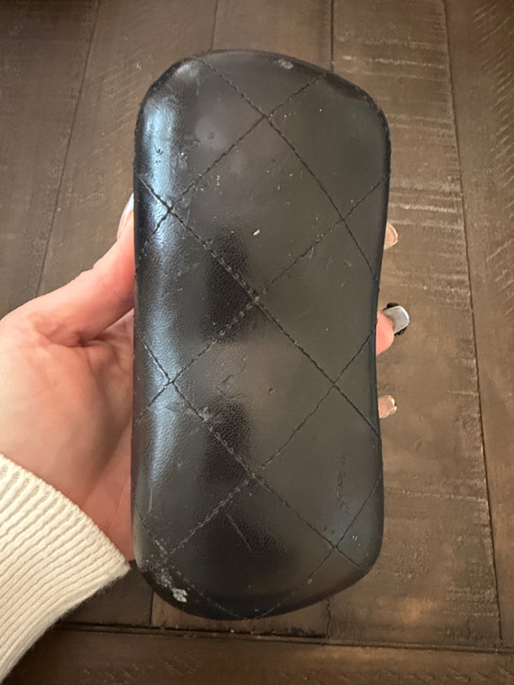 CHANEL Luxury Black leather Eyewear Pouch with Subtle Logo Detail - Picture 4 of 7
